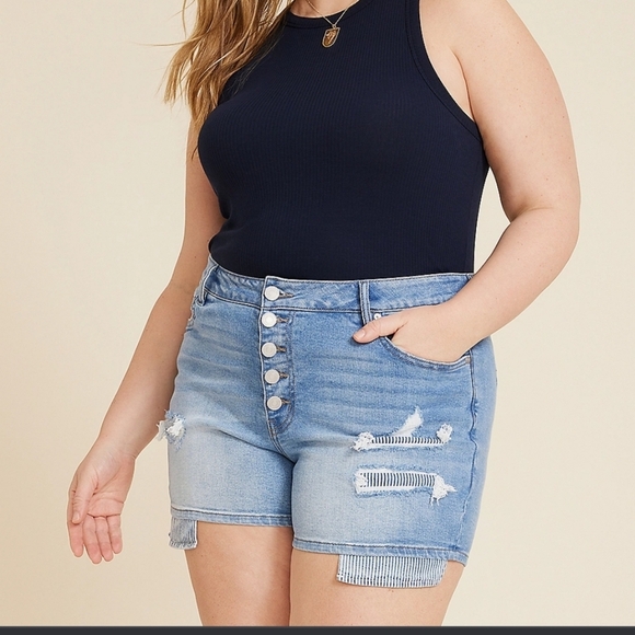 Plus Size KanCan High Rise Button Fly 5in Short - Picture 1 of 13